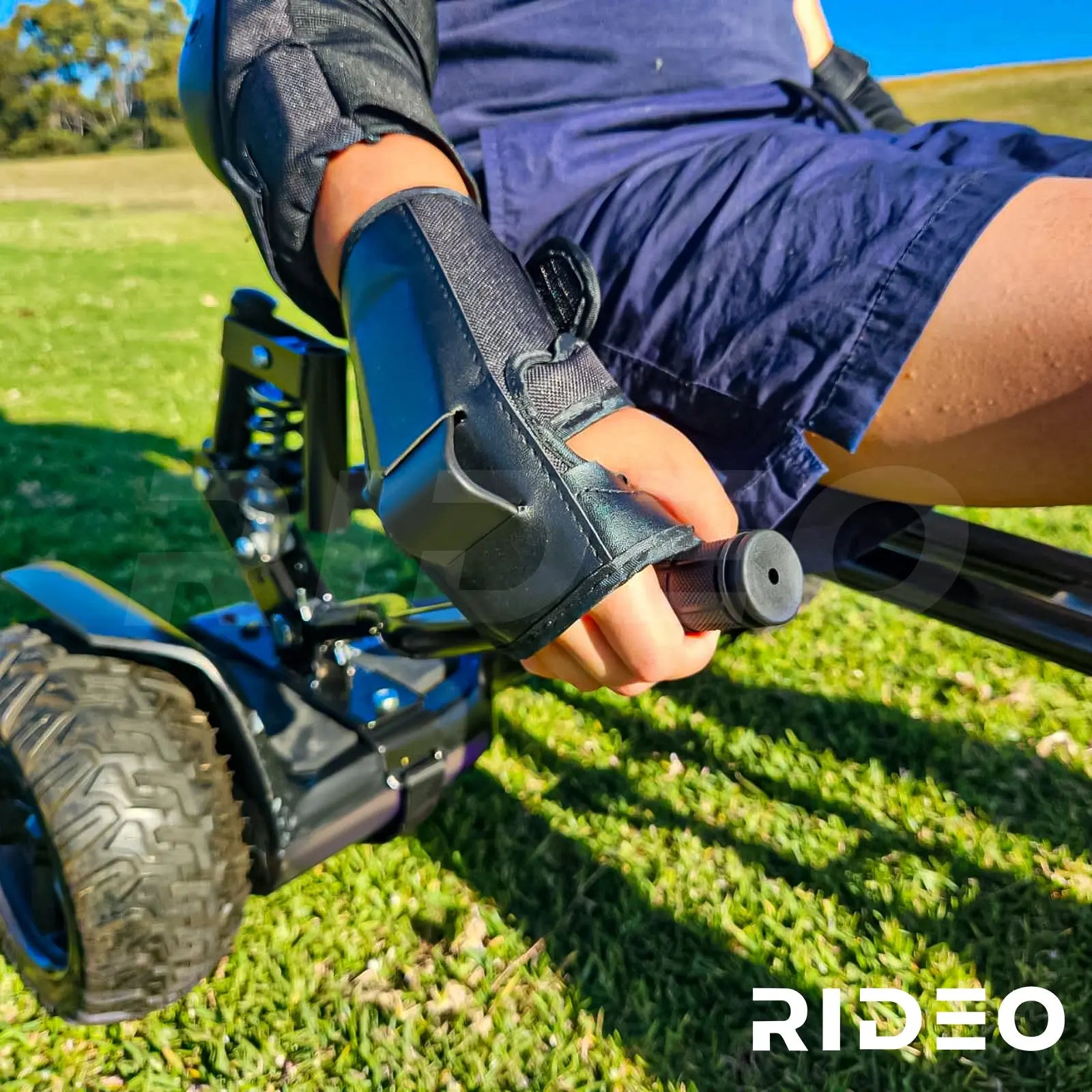 Detailed view of the control mechanisms on the RIDEO Hoverboard Go-Kart A5, highlighting the comfortable grip and responsive steering system.